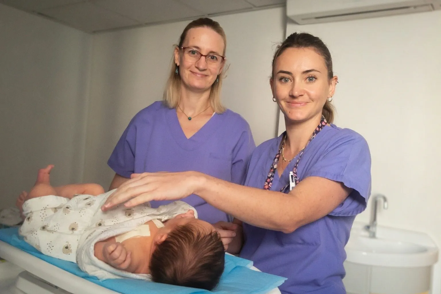 À Bourgoin-Jallieu, des soignants humanisent l'accueil des bébés prématurés